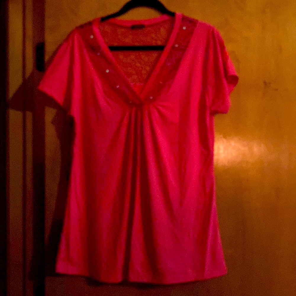 Super light weight, bright and fun pick top! Size XL